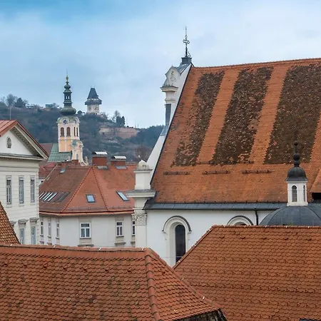 Lovingly Furnished In Center Graz