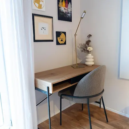 Lovingly Furnished In Center Апартаменты