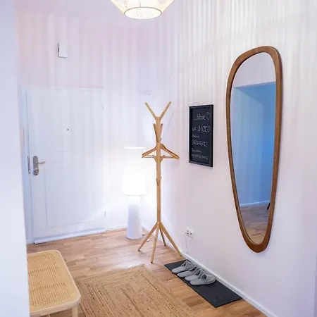 Lovingly Furnished In Center Апартаменты