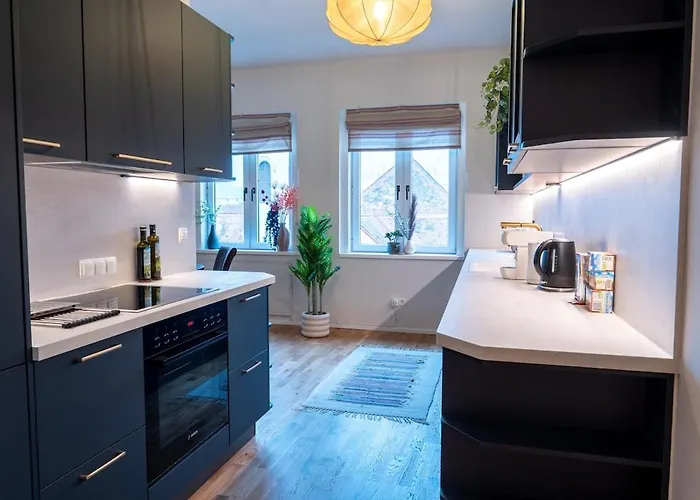 Lovingly Furnished In Center