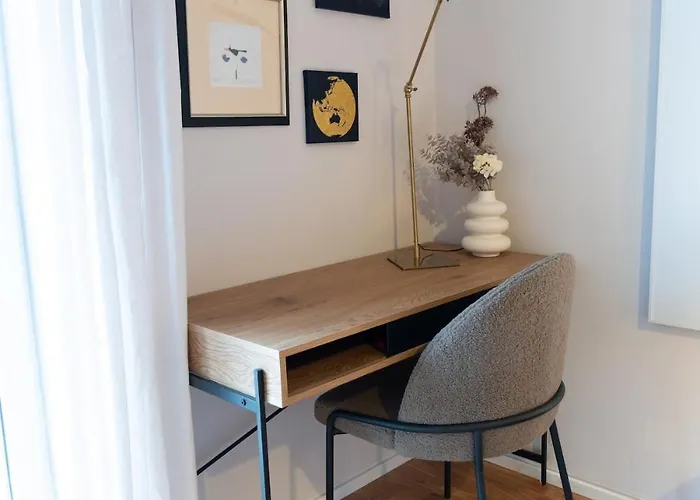 Lovingly Furnished In Center Апартаменты